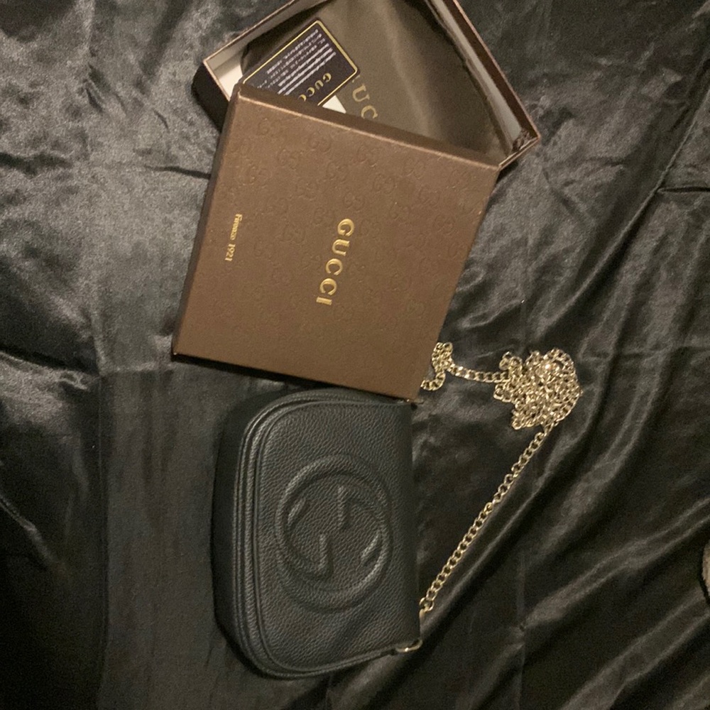 Black gucci chain purse